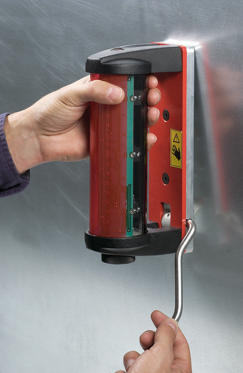 Pull the lever down before placing it on the excavator arm. This creates a gap between the back plate and machine.